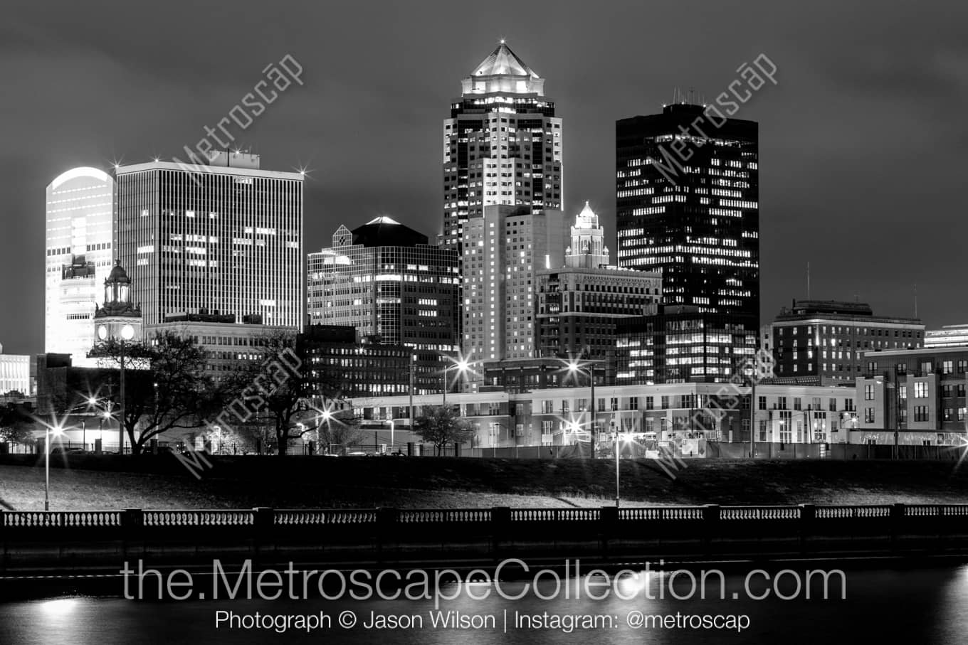Des Moines Iowa Picture at Night
