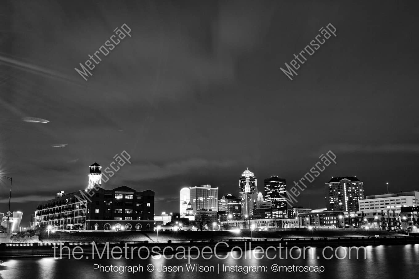 Des Moines Iowa Picture at Night
