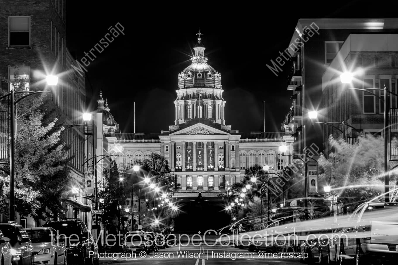 Des Moines Iowa Picture at Night