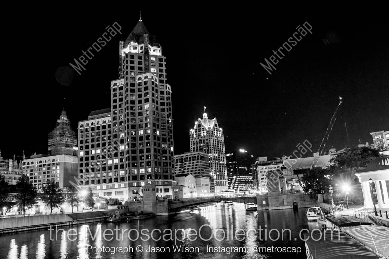 Milwaukee Wisconsin Picture at Night