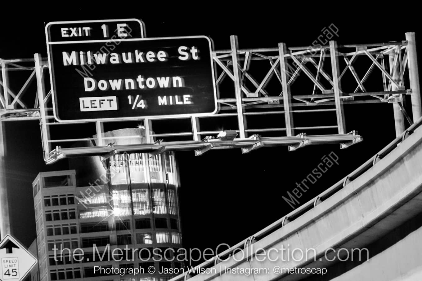 Milwaukee Wisconsin Picture at Night