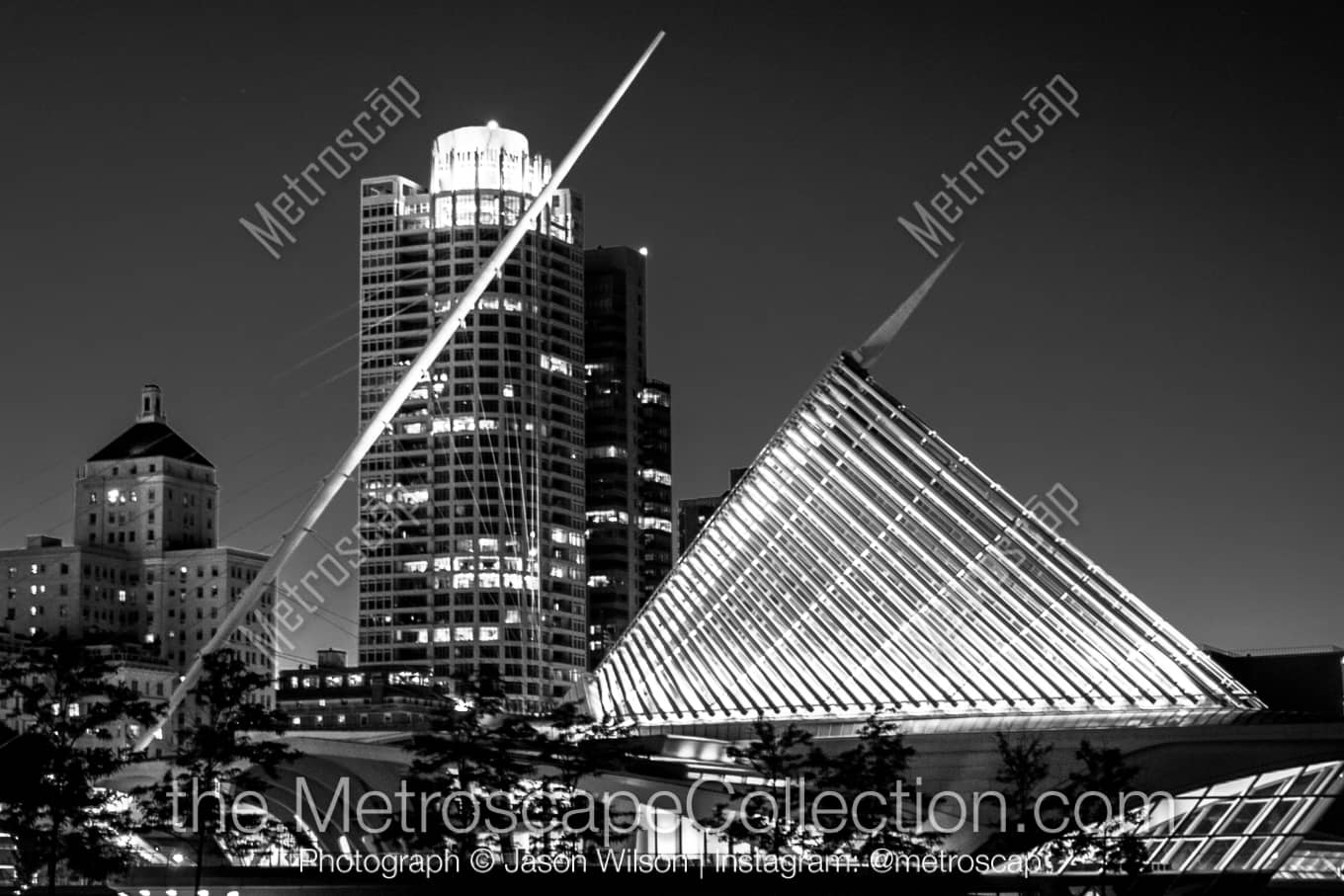 Milwaukee Wisconsin Picture at Night