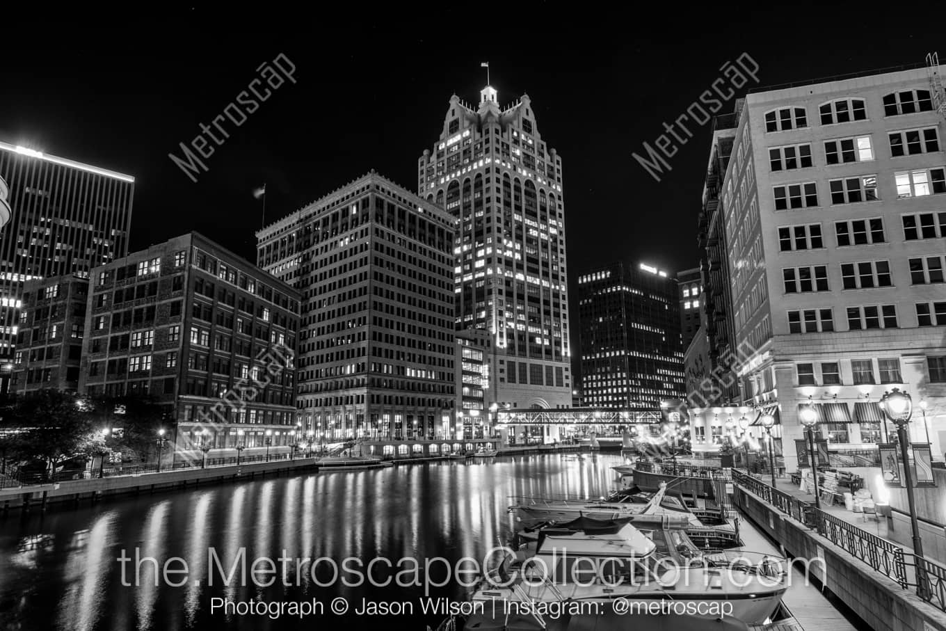 Milwaukee Wisconsin Picture at Night